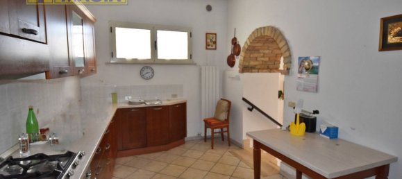 Casa de 6 habitaciónes en Colonnella, Italy No. 124714 11