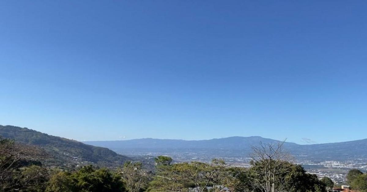 Terrain à Santa Ana, Costa Rica No. 1474