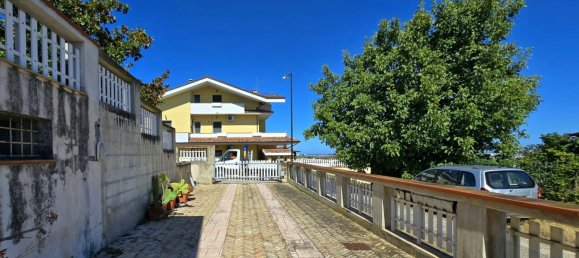 Villa de 11 divisões em Città Sant'Angelo, Italy N.º 303086 4