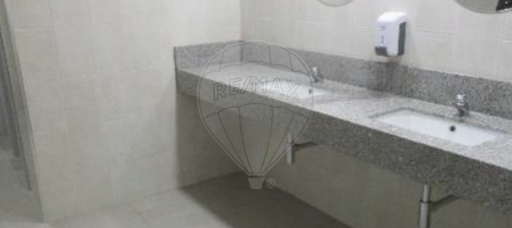 300m² Commercial property in Vila Nova de Famalicao, Portugal No. 36458 5