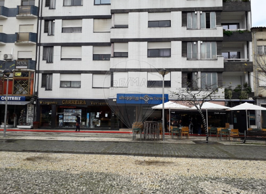 300m² Commercial property in Vila Nova de Famalicao, Portugal No. 36458