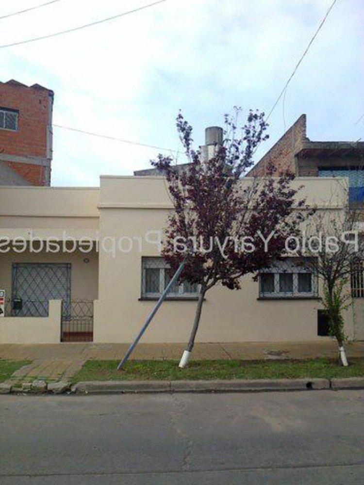 4 bedrooms House in Tres de Febrero, Argentina No. 61899