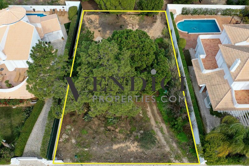 Terrain à Almancil, Portugal No. 109123