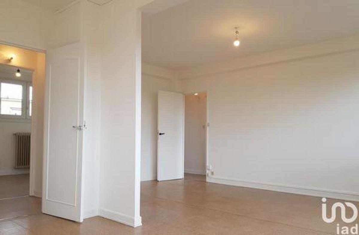 2 bedrooms Condo in Thionville, France No. 15551