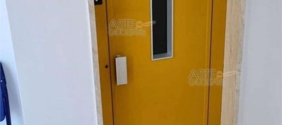 5 rooms Apartment in Livorno, Italy No. 41732 3