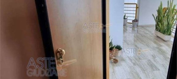 5 rooms Apartment in Livorno, Italy No. 41732 42