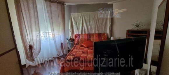 5 rooms Apartment in Livorno, Italy No. 41732 36