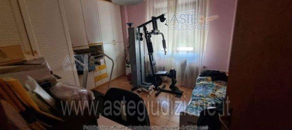 5 rooms Apartment in Livorno, Italy No. 41732 12