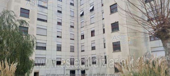 5 rooms Apartment in Livorno, Italy No. 41732 27