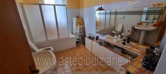 5 rooms Apartment in Livorno, Italy No. 41732 40