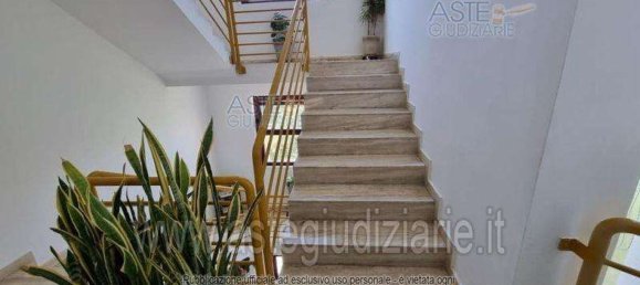 5 rooms Apartment in Livorno, Italy No. 41732 2