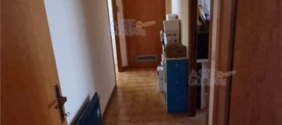 5 rooms Apartment in Livorno, Italy No. 41732 10