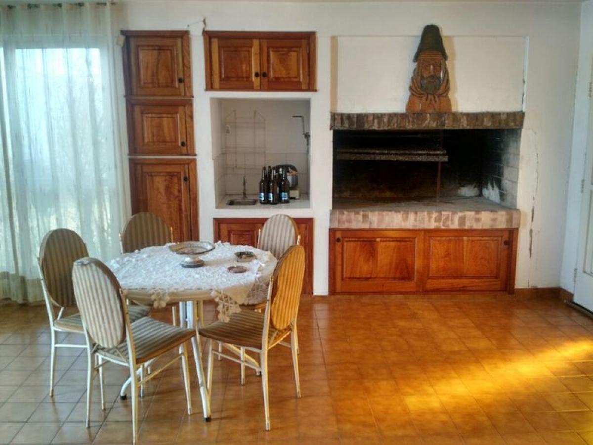 Casa de 2 dormitorios en Quilmes, Argentina No. 92083