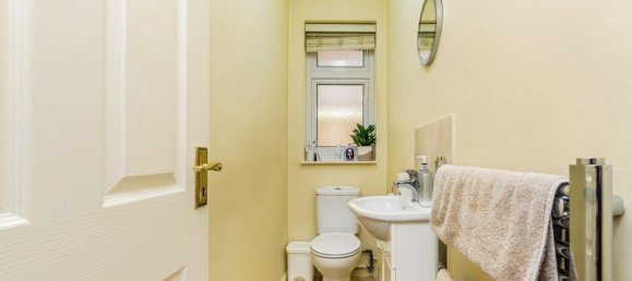 4 bedrooms House in South Croydon, United Kingdom No. 8099 12