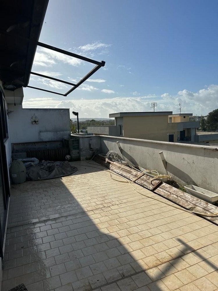 Escritório em Aversa, Italy 110 m² N.º 75098