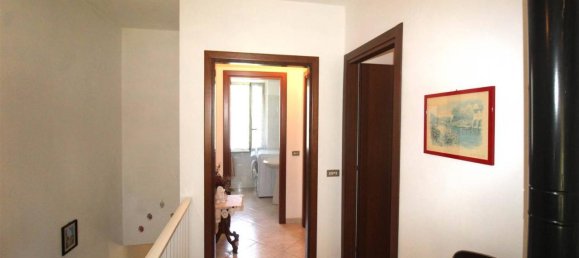 Дом с 9 комнатами в Трезана, Италия № 20169 16