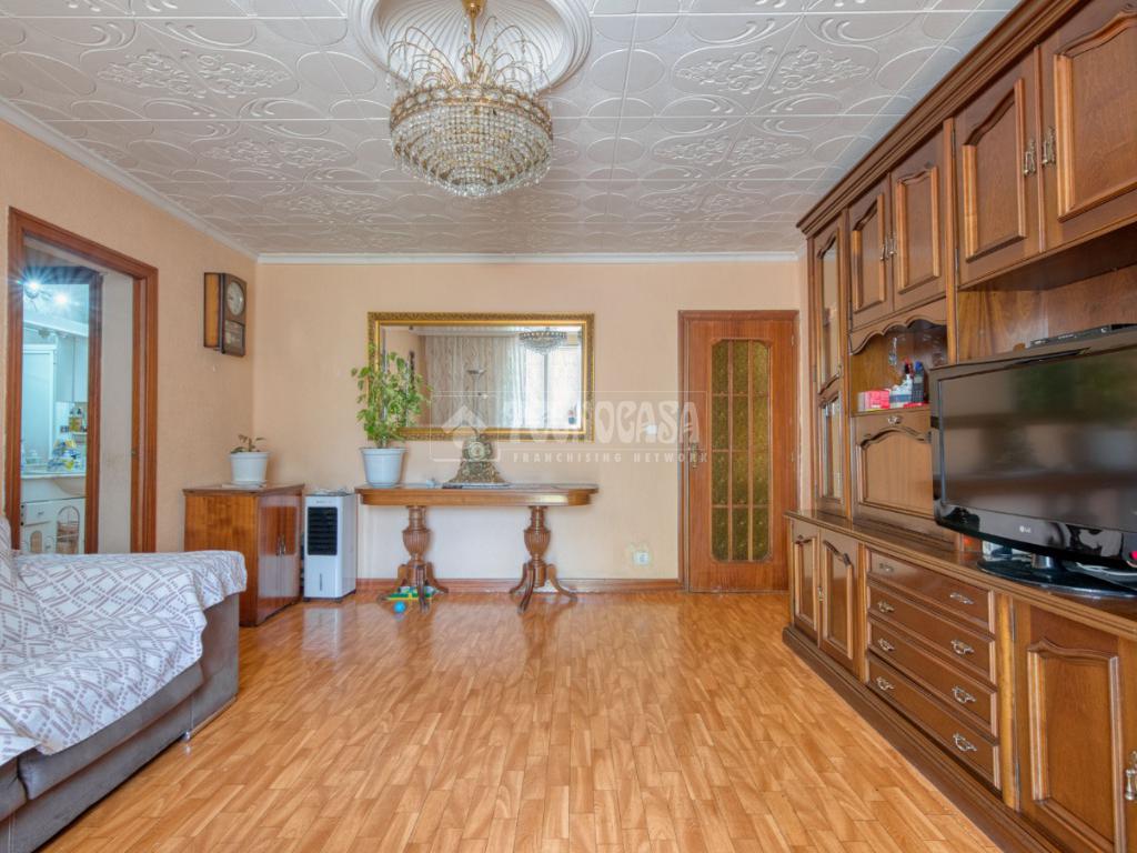 Apartamento de 4 habitaciónes en Valladolid, Spain No. 265356