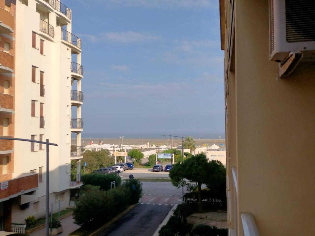 Квартира с 2 комнатами в Комаккьо, Италия № 32596