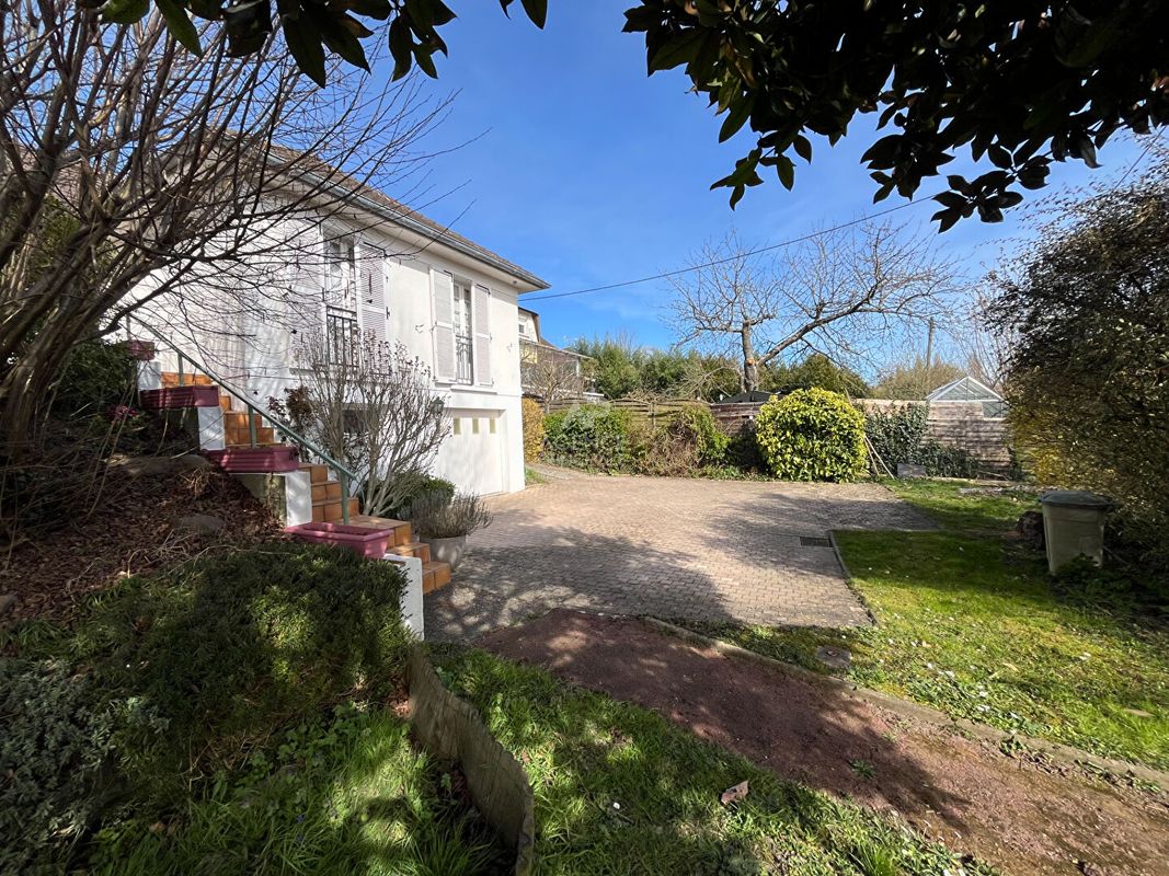 3 bedrooms House in Osny, France No. 167720