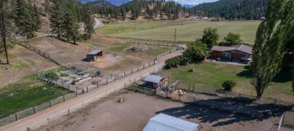 4 bedrooms House in British Columbia, Canada No. 1279 2