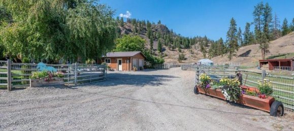 4 bedrooms House in British Columbia, Canada No. 1279 11