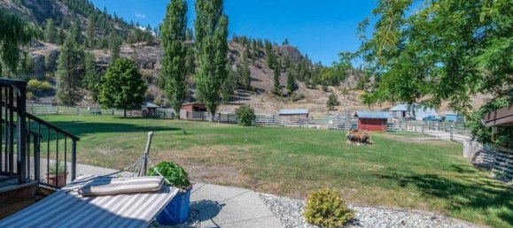 4 bedrooms House in British Columbia, Canada No. 1279 10