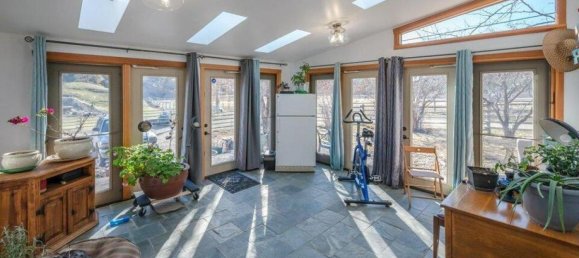 4 bedrooms House in British Columbia, Canada No. 1279 4