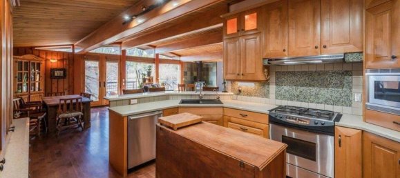 4 bedrooms House in British Columbia, Canada No. 1279 5