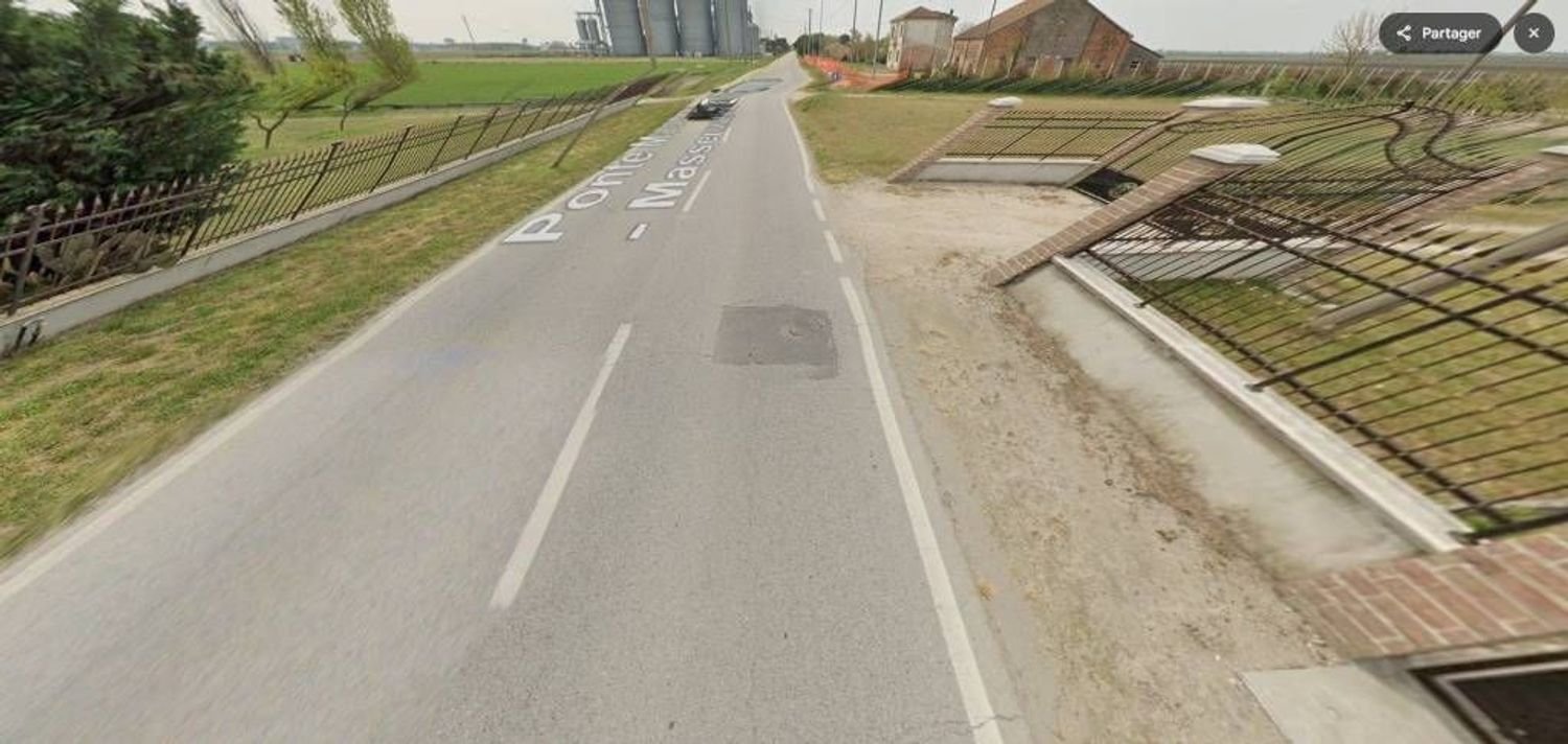 Квартира с 3 комнатами в Кодигоро, Италия № 100684