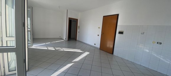 2 rooms Apartment in Fino Mornasco, Italy No. 55326 4