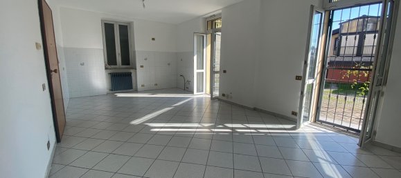 2 rooms Apartment in Fino Mornasco, Italy No. 55326 5