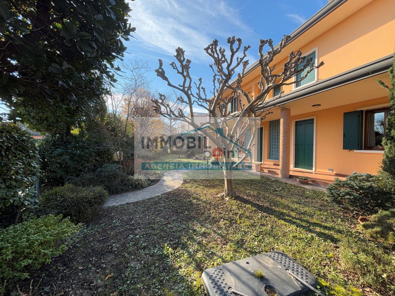 8 rooms Villa in Selvazzano Dentro, Italy No. 40334