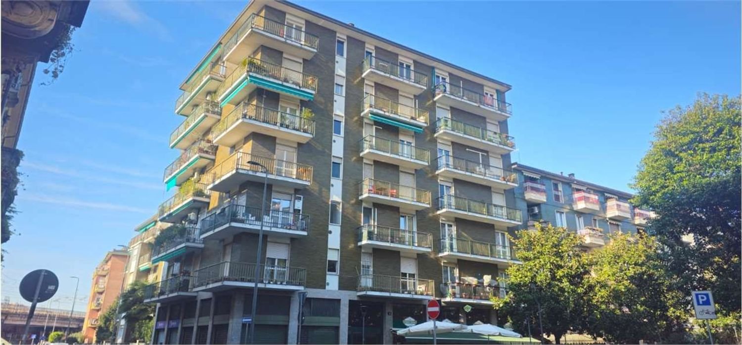 4-salle Appartement à Milan, Italy No. 244235