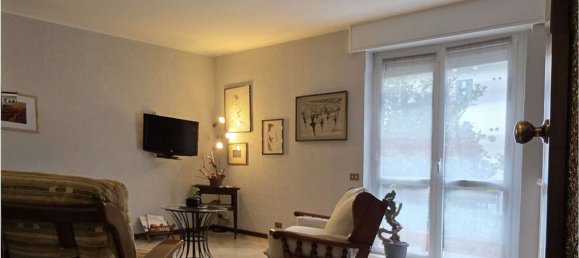 4-salle Appartement à Milan, Italy No. 244235 8