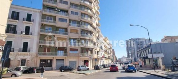 Коммерческая недвижимость с 3 комнатами в Таранто, Италия № 235081 9