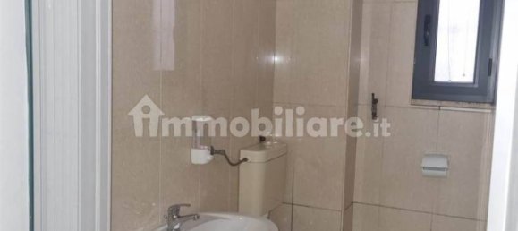 Коммерческая недвижимость с 3 комнатами в Таранто, Италия № 235081 8