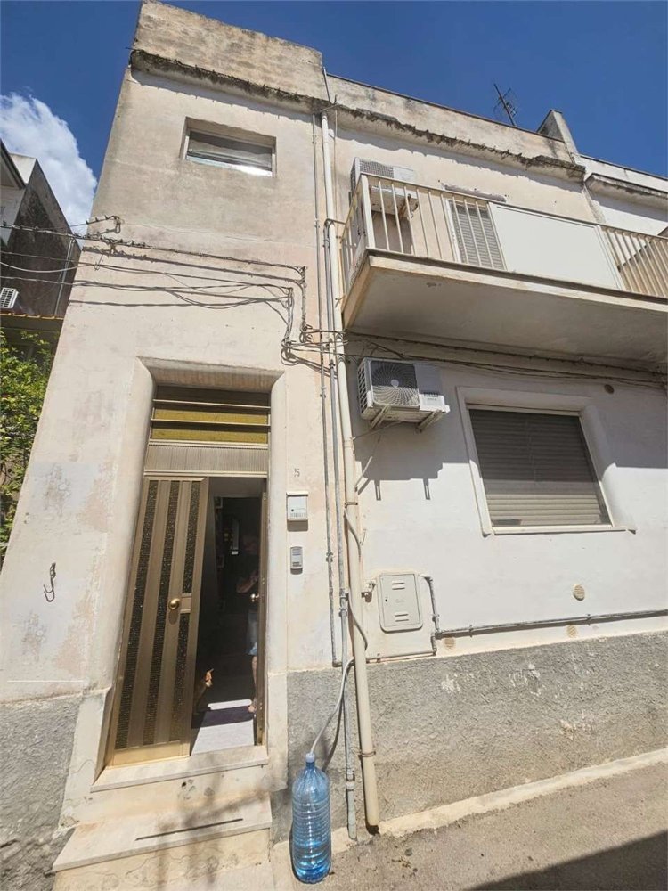 Casa de 6 habitaciónes en Noto, Italy No. 305257