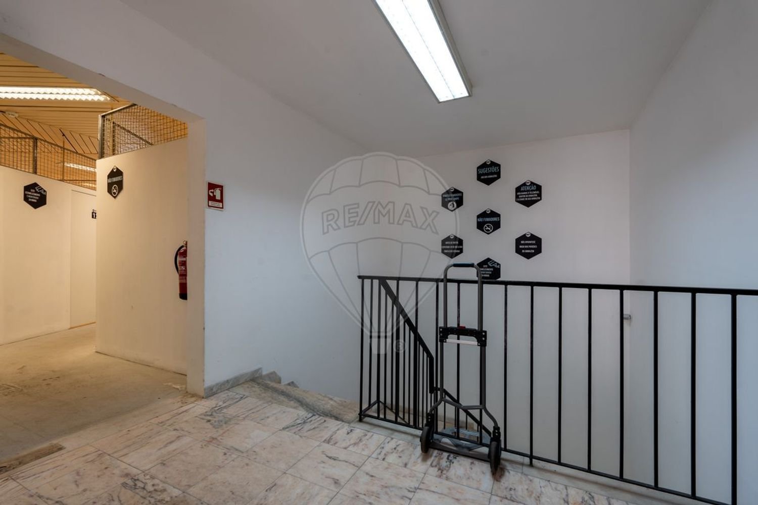 400m² Commercial property in Oeiras, Portugal No. 84677