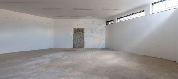 400m² Commercial property in Oeiras, Portugal No. 84677 6