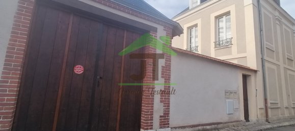 Edificio de 5 habitaciónes en Chateaudun, France No. 90148 2