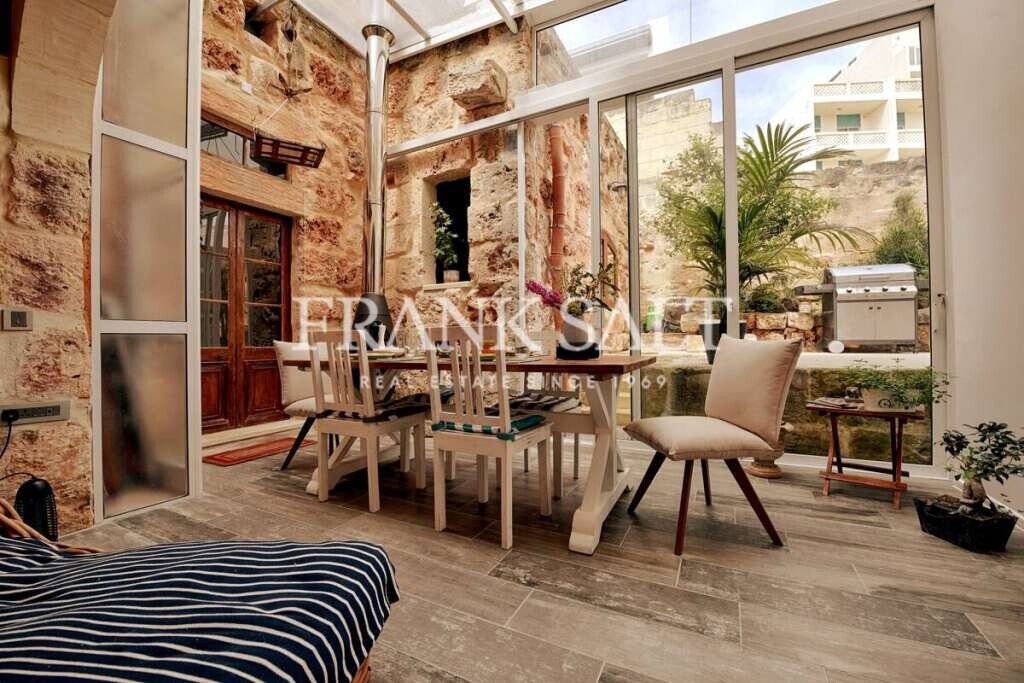 2 bedrooms Townhouse in Manikata, Malta No. 3010