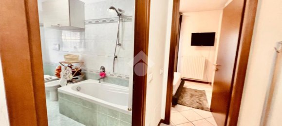 Apartamento de 2 dormitorios en Caravaggio, Italy No. 381068 9