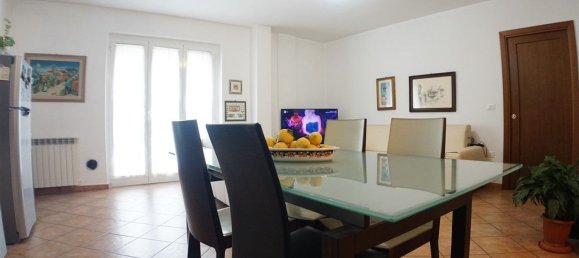3 Schlafzimmer Wohnung in Carrara, Italy, Nr. 313989 13