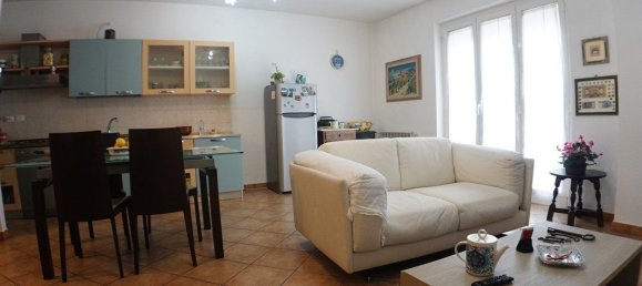 3 Schlafzimmer Wohnung in Carrara, Italy, Nr. 313989 4