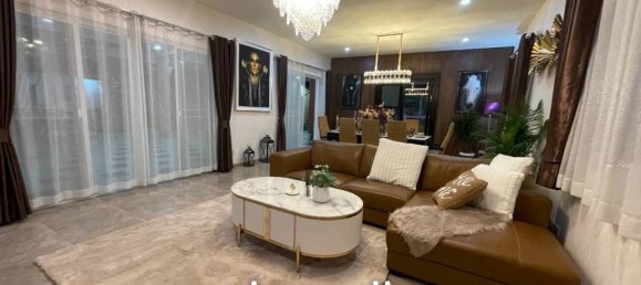 5 bedrooms Villa in Pattaya, Thailand No. 16737 4