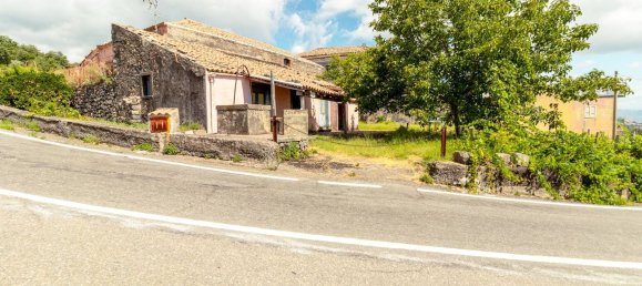 Casa de 4 dormitorios en Milo, Italy No. 331560 2