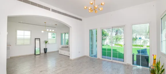 Вилла с 2 спальнями в Jumeirah Village Triangle, ОАЭ № 106196 2