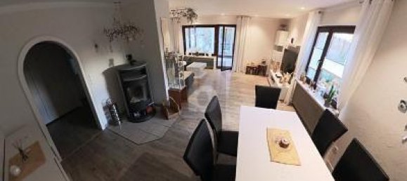 Дом с 8 комнатами в Хамельн-Пирмонт, Германия № 219751 2