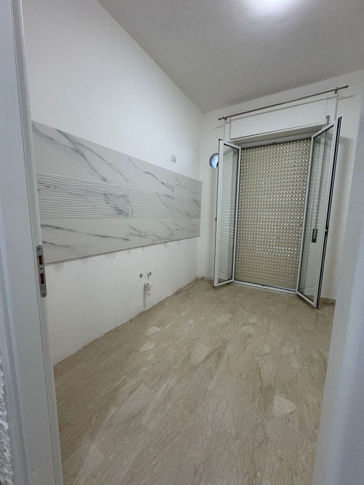 5 rooms Apartment in Vittoria, Italy No. 276633