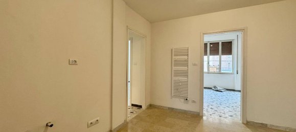 3 Schlafzimmer Wohnung in Mantua, Italy, Nr. 381843 5